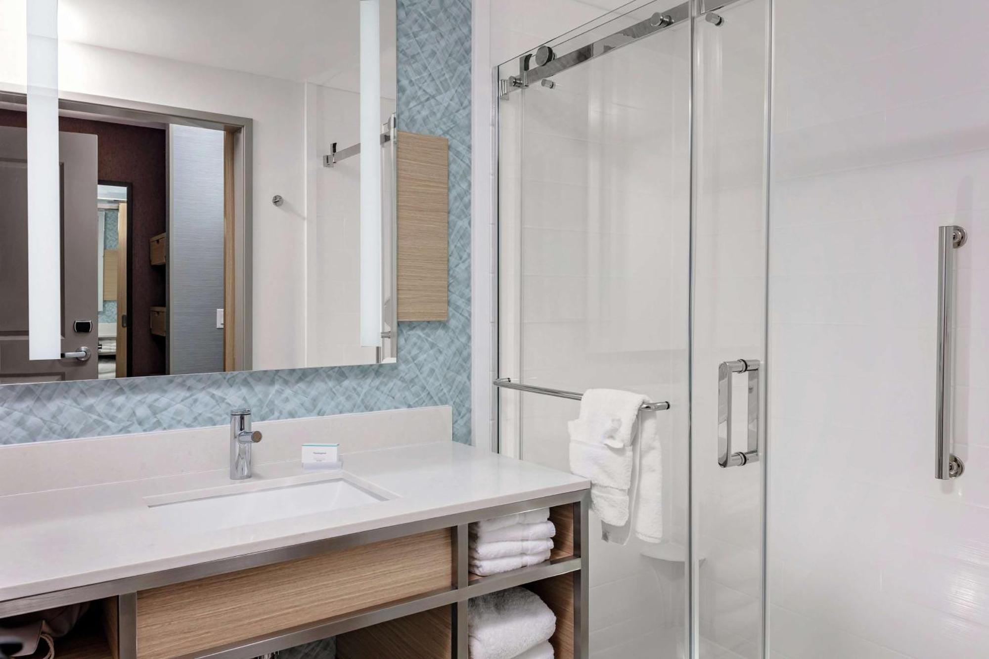 Queen Room with Two Queen Beds,1551699358:JPEG