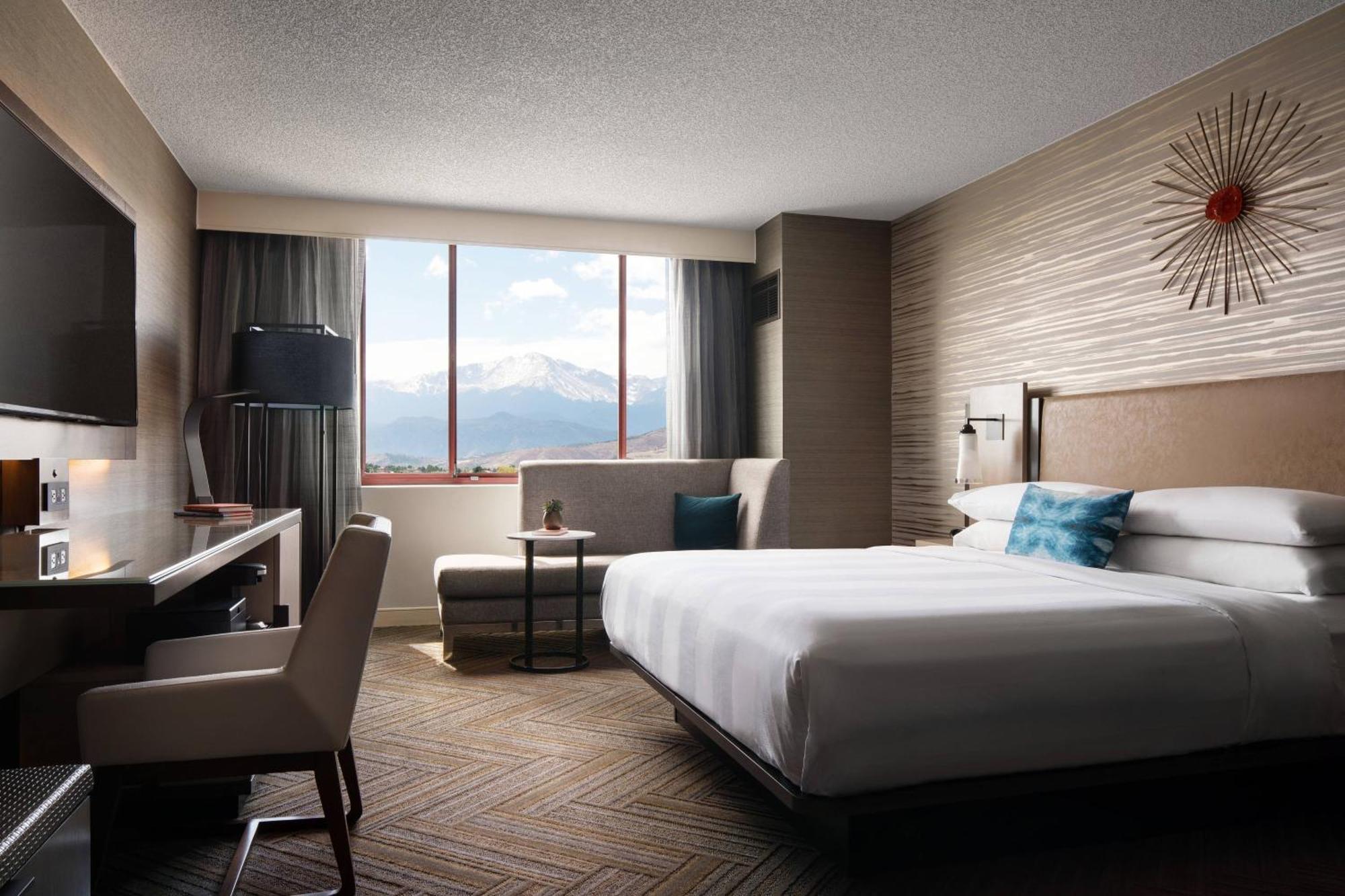 Guest room, 1 King, Mountain view,984129311:JPEG