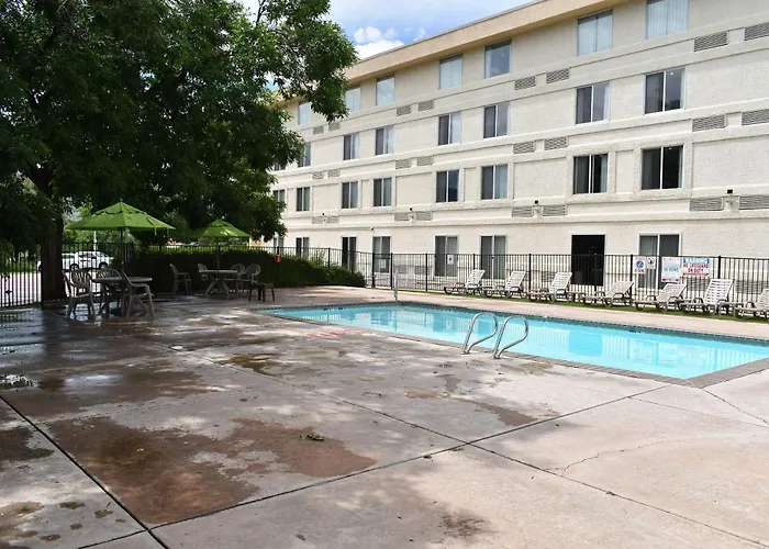 Dog Friendly Hotels Colorado SpringsQuality Inn & Suites Garden Of The Gods